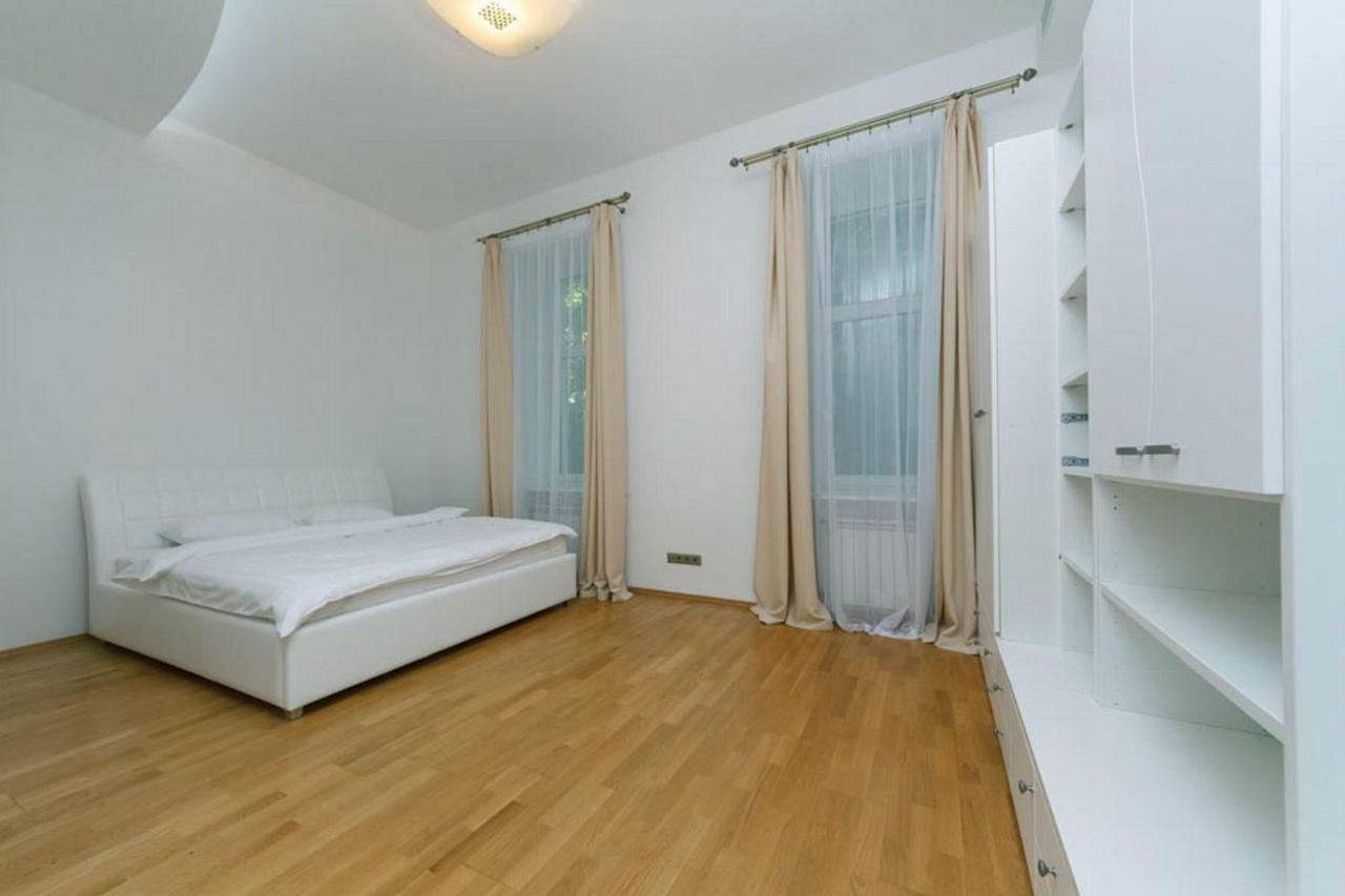 Апартаменты Lux Near Maidan, Khreschutyk 3Br Киев Экстерьер фото